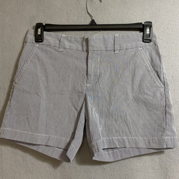 TOMMY HILFIGER WOMEN’S‎ BERMUDA SHORT BLUE AND WHITE STRIPES SZ 4 - Picture 1 of 7